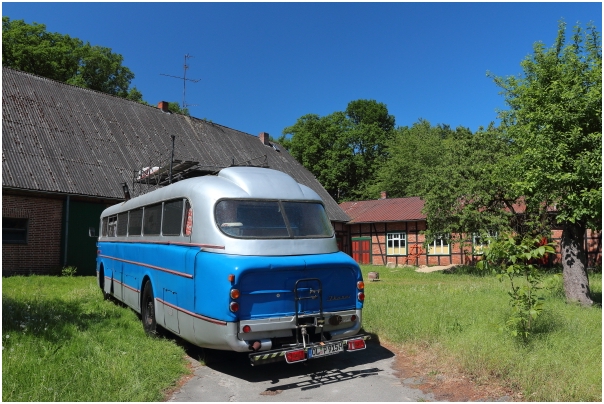 Alter Bus (aus Bulgarien) der Agrar-Ingenieuerschule Fürstenwalde in Schlanze.